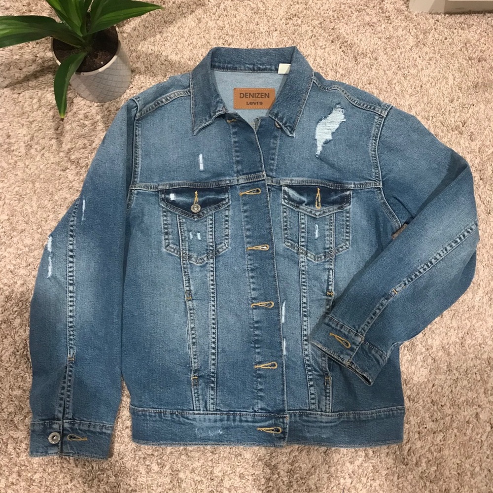 Levi’s Denizen Distressed Denim Jacket NWOT